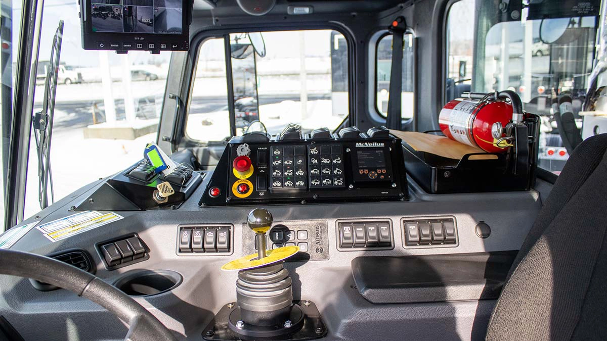 Front Loader - McNeilus 4029 Atlantic - Image 5