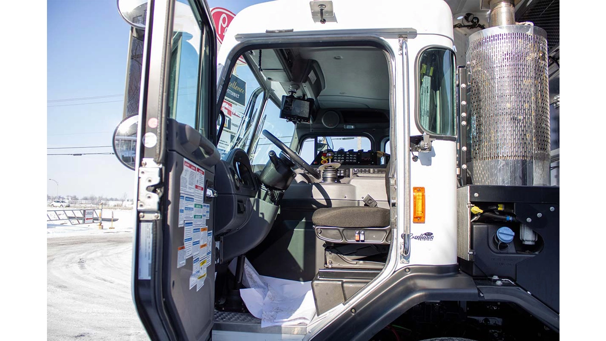 Front Loader - McNeilus 4029 Atlantic - Image 7